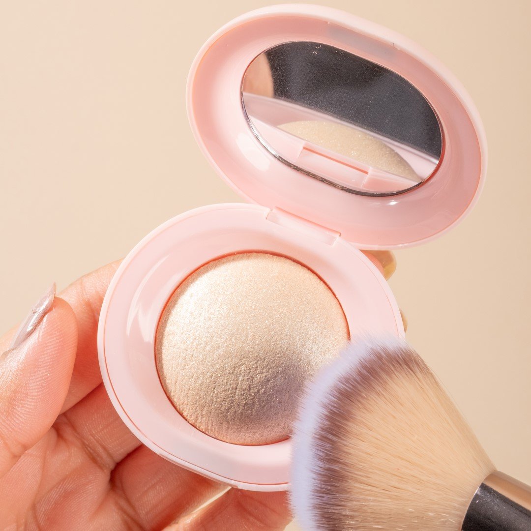 Glam Glow Silky Touch Diamond Glow Highlighter-Champagne