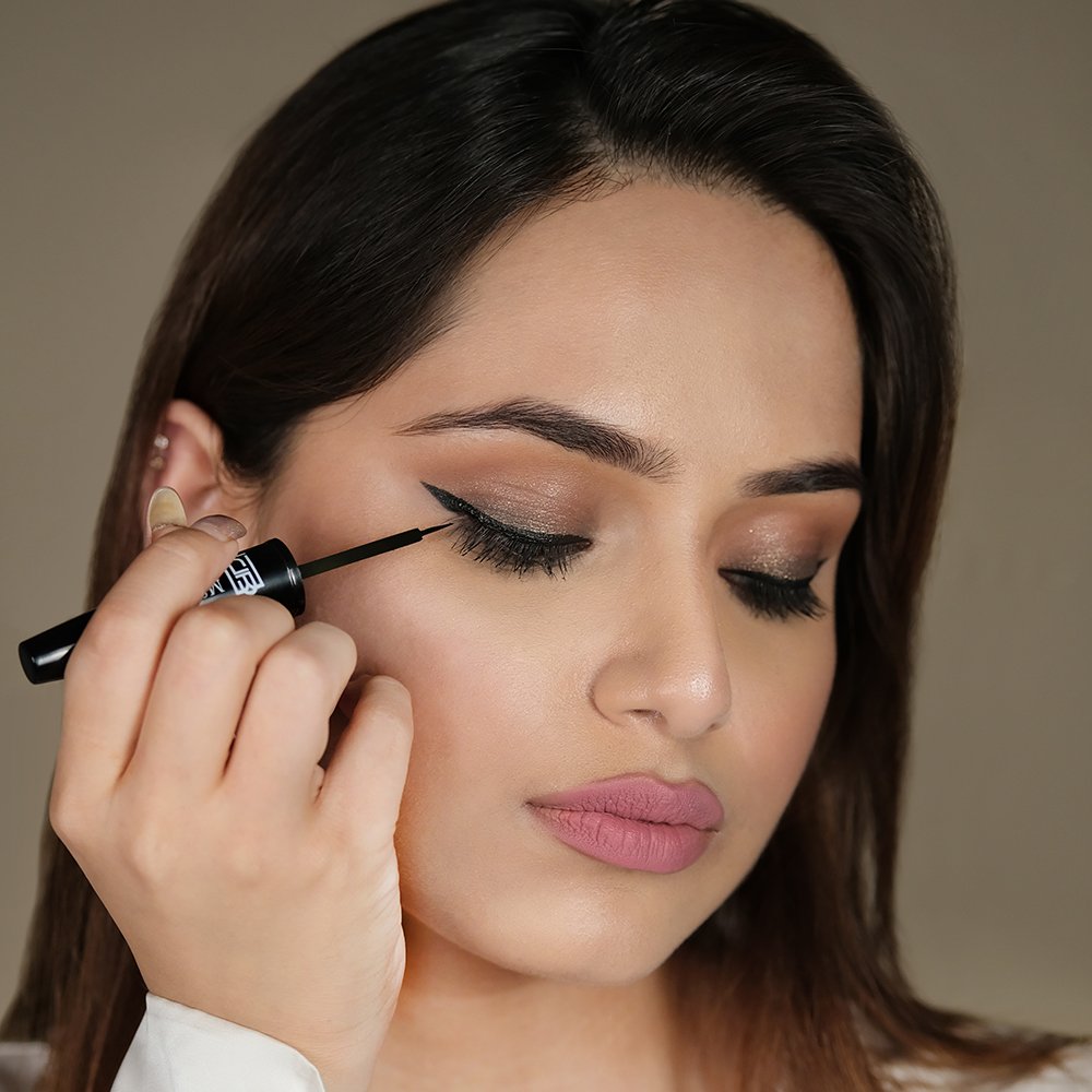 Smudge Resistant Waterproof Liquid Eyeliner