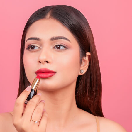 Ultra-Comfortable Velvet Matte Lipstick Smudge Proof - Warm Red