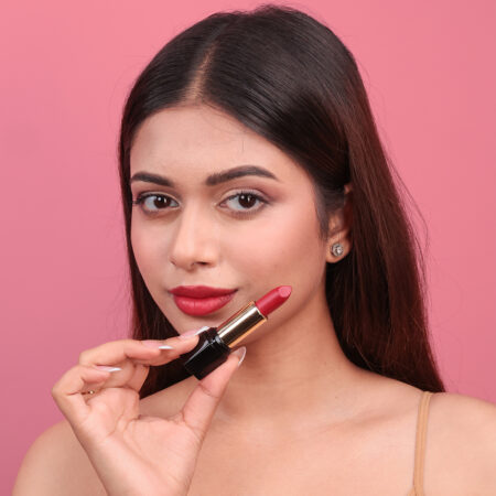 Ultra-Comfortable Velvet Matte Lipstick Smudge Proof - Warm Red