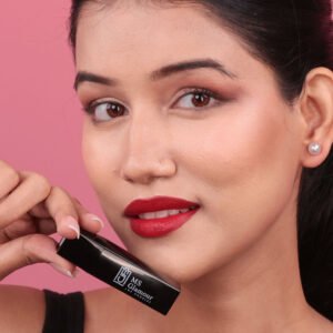 Ultra-Comfortable Velvet Matte Lipstick Smudge Proof - Warm Red